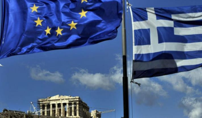 Bloomberg: Η Ελλάδα θα πρέπει να ενταχθεί στο πρόγραμμα αγοράς ομολόγων της ΕΚΤ